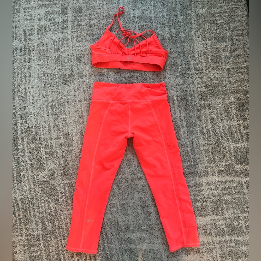 Alo Yoga Volcano Bra and Leggings Set